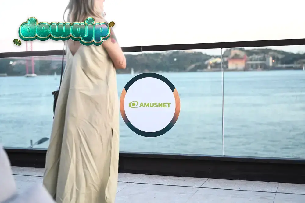 Pemandangan kasino digital yang modern dan teratur dengan fokus pada integritas permainan.
